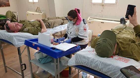 תורמים בחטמ"ר בנימין // צילום: דובר צה"ל